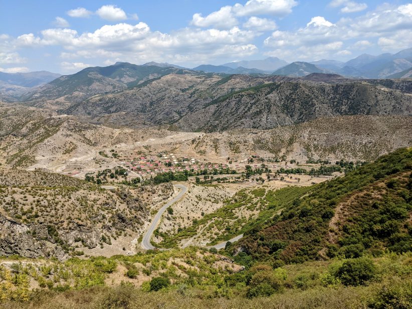 Karabağ'daki iki köyün sakinlerine 